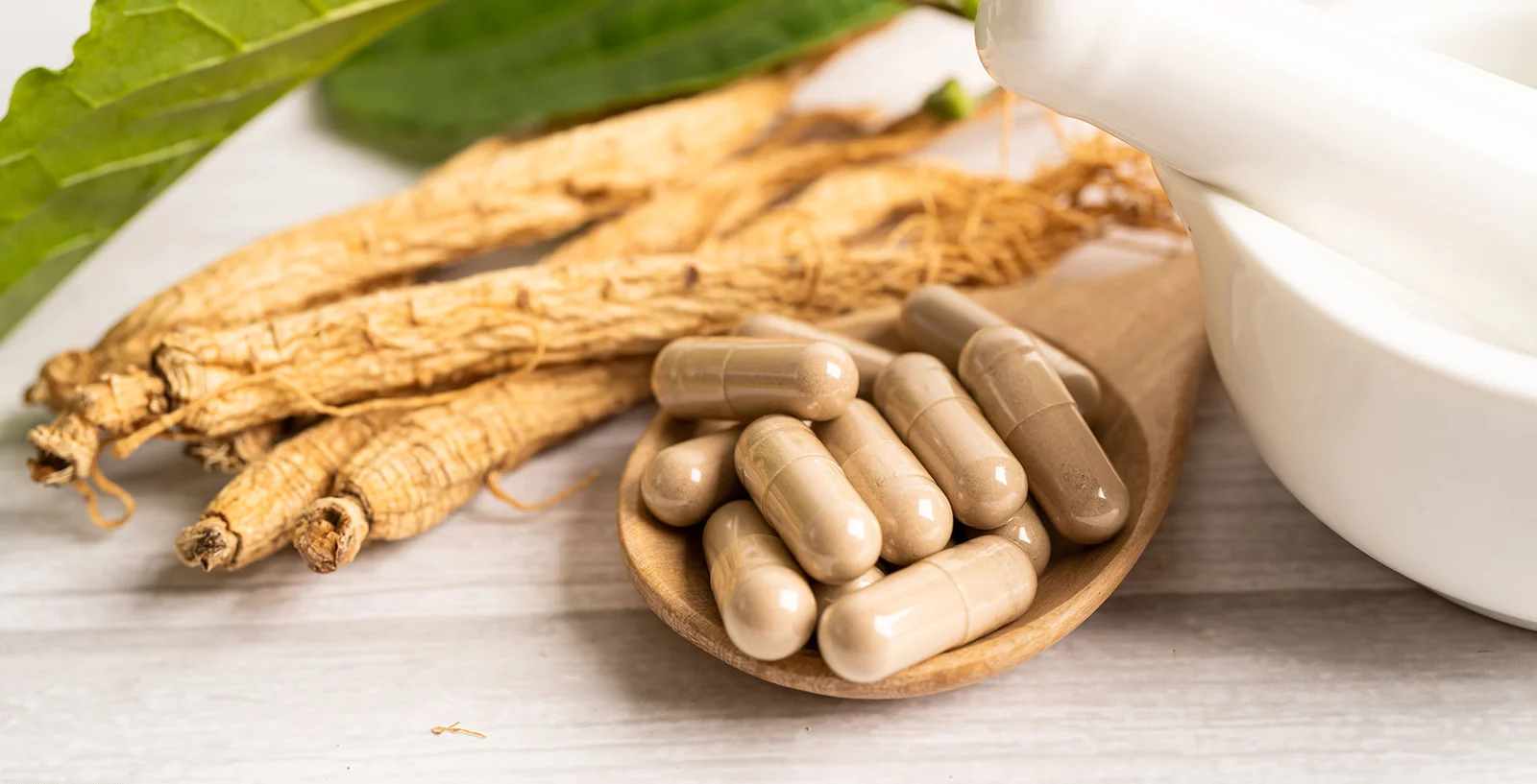 چگونه مکمل‌های گیاهی انرژی را افزایش داده و خستگی روزانه را کاهش می‌دهند
